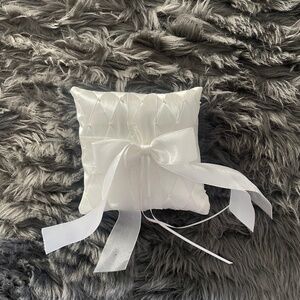 Ring wedding pillow